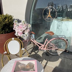 Paris En Rose - Front of the store view
