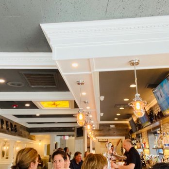 Skippers - Bar area - New American Near Me - Northport, New York