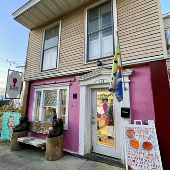 Beacon Creamery - Exterior - Ice Cream & Frozen Yogurt Near Me - Beacon, New York