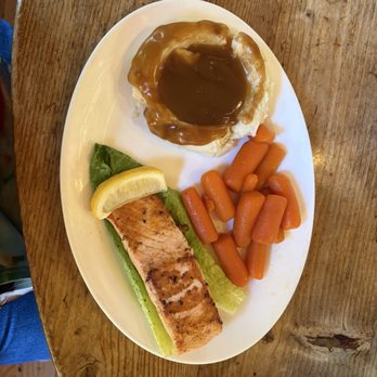 Camp 18 Restaurant - Salmon with mashed potatoes and carrots - American Near Me - Seaside, Oregon Camp 18 Restaurant - Salmon with mashed potatoes and carrots - American Near Me - Seaside, Oregon