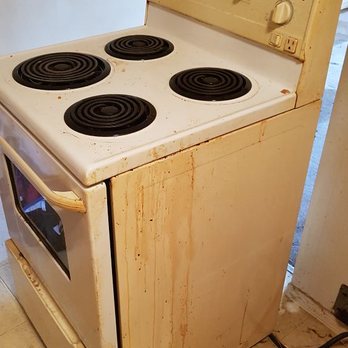 The Drive Cleaners - The stove before - Home Cleaning Near Me The Drive Cleaners - The stove before - Home Cleaning Near Me