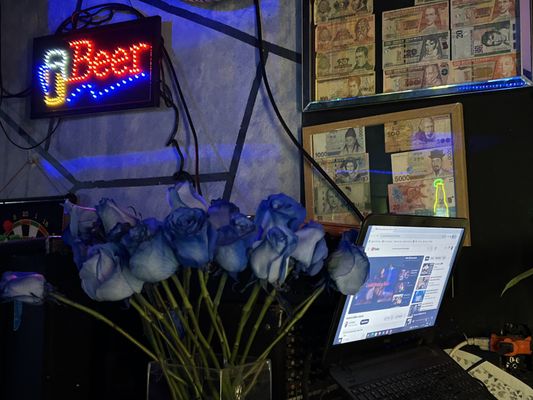 COZY CORNER SPORT BAR