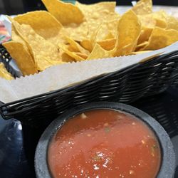 El Orito Tacos - Chips & salsa