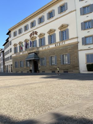 Sina Villa Medici, Autograph Collection by null