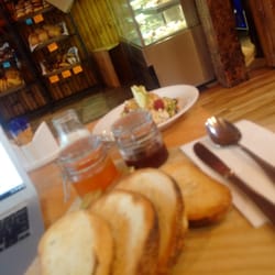 7 Creeks Bakery Cafe - Great country breakfast