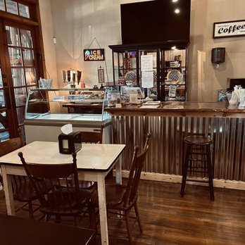 Traveling Gypsy - Ice cream here - Antiques Near Me - New Braunfels, Texas Traveling Gypsy - Ice cream here - Antiques Near Me - New Braunfels, Texas