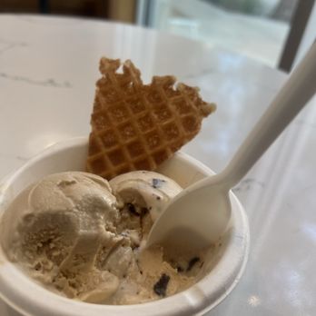 Jeni's Splendid Ice Creams - Double dough and salted peanut butter - Ice Cream & Frozen Yogurt Near Me - Austin, Texas Jeni's Splendid Ice Creams - Double dough and salted peanut butter - Ice Cream & Frozen Yogurt Near Me - Austin, Texas