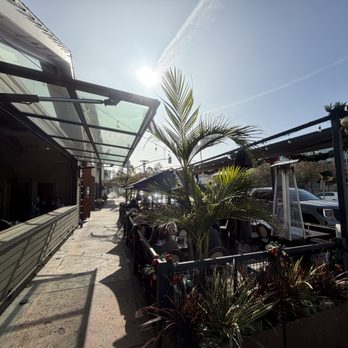 Magnolia House - Exterior - Cocktail Bars Near Me - Pasadena, California