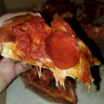 RoadHouse Pizza - Pepperoni PIzza - Pizza Near Me - Crestline, California RoadHouse Pizza - Pepperoni PIzza - Pizza Near Me - Crestline, California