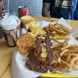 JAM BURGER Cheeseburger with fries Chocolate Shake