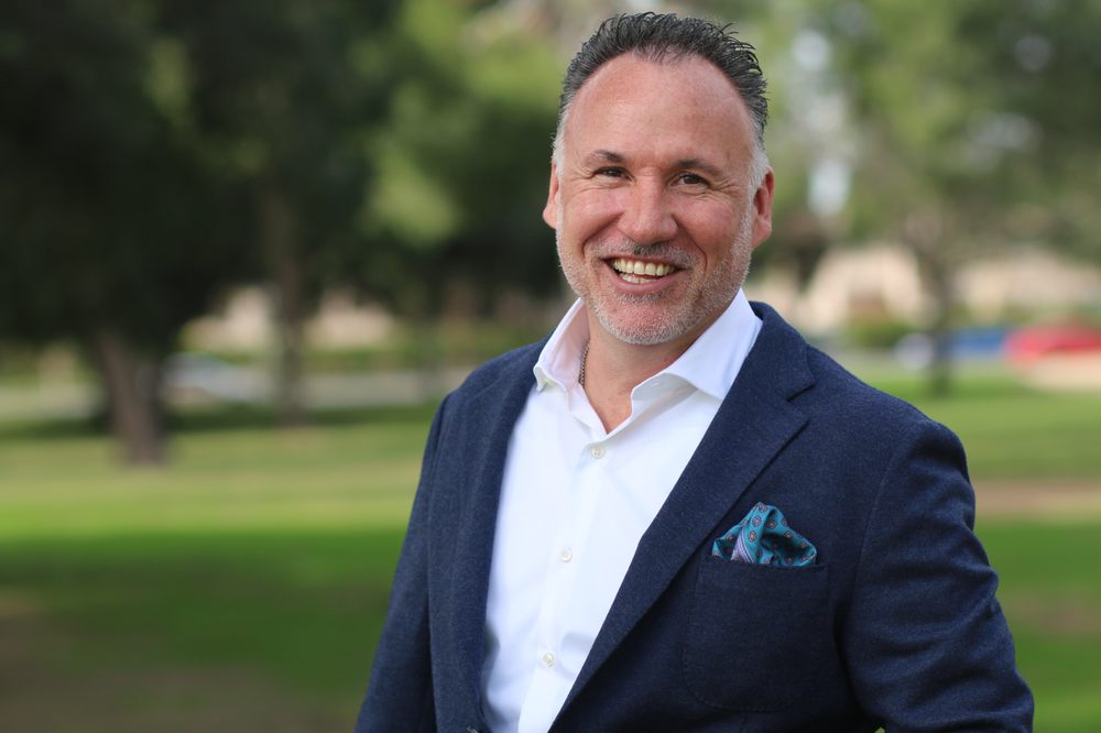 ROBERT & ROSIE PINNACLE ESTATE PROPERTIES Northridge, California Real Estate Agents