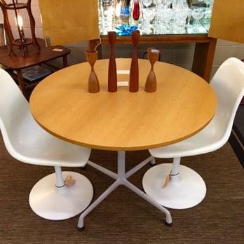 TEEGEEBEE midcentury - Herman Miller aluminum base table with pair of tulip chairs. - Antiques Near Me - Richmond, Virginia