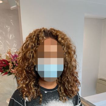 Le Petit Salon CurlConcept - poodle hair cut - Hair Salons Near Me - Cambridge, Massachusetts