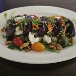 Sapore di la Italia - Roasted beet and arugula salad