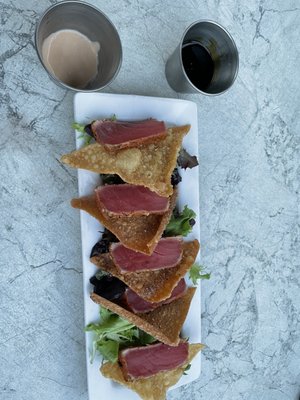 Lakehouse Tavern by null
