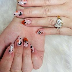 Dazzling Nail Bar - ENTER IF YOU DARE!