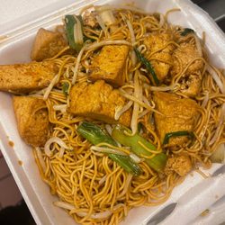 Yung's Kitchen - Tofu with lo mein