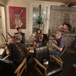 Kitch'inn - Live music on a Thursday.