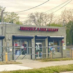 Diaz & Vazquez Supermarket - Vasquez & Diaz Market storefront