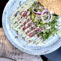Broodje Midas - Classic (Carpaccio - tomato creamcheese - avocado - mixed seeds - red onion - pesto)