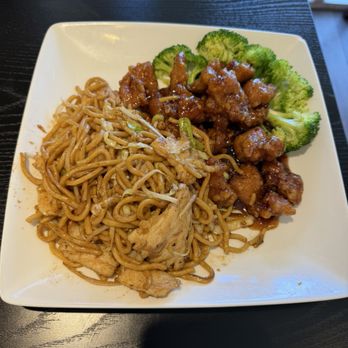 Sichuan City - General zao's chicken lunch special - Chinese Near Me - Citrus Heights, California Sichuan City - General zao's chicken lunch special - Chinese Near Me - Citrus Heights, California
