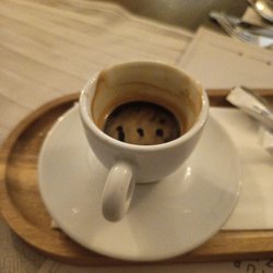Pizzeria Latran - Zmiňované dopio, které ve skutečnosti bylo espresso a navíc vylité.
