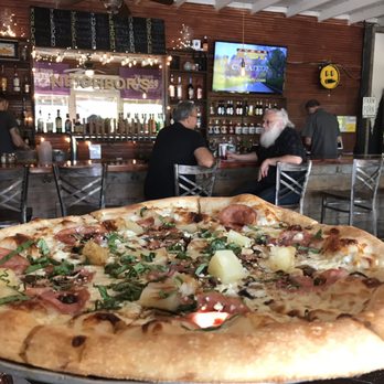 Neighbor's Kitchen & Yard - Pizza Near Me - Bastrop, Texas