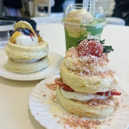 Strawberry soufflé pancakes Strawberry soufflé pancakes