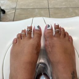 Pedicure with white gel polish and black floral design