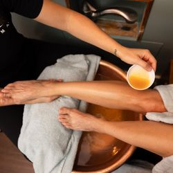Zama Massage - Foot soaks and lower leg treatments with warm cocoa butter.