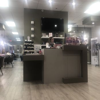 Ladore Beauty bar - Very polite attend front desk and entrance view - Hair Salons Near Me - Doral, Florida Ladore Beauty bar - Very polite attend front desk and entrance view - Hair Salons Near Me - Doral, Florida