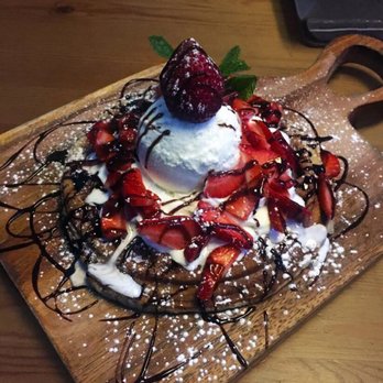 Hanjan - Strawberry ice cream waffle - Korean Near Me - Edmonton, Alberta Hanjan - Strawberry ice cream waffle - Korean Near Me - Edmonton, Alberta