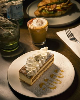 Le Petit Café NW by null