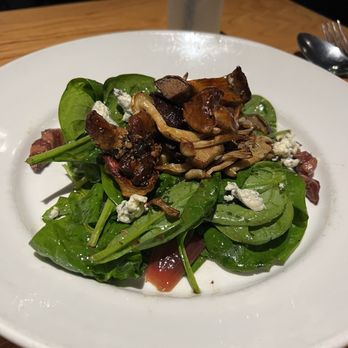 Q Restaurant & Bar - Spinach salad - New American Near Me - Portland, Oregon Q Restaurant & Bar - Spinach salad - New American Near Me - Portland, Oregon