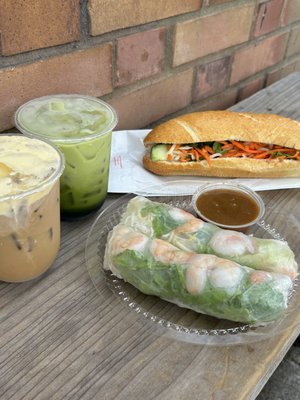 GHÉ bánh mì & rolls by null