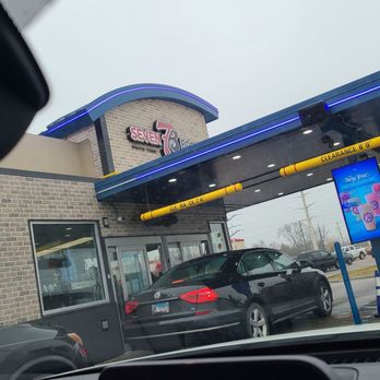 7 Brew Coffee - Drive through style - Coffee & Tea Near Me - Round Lake Beach, Illinois