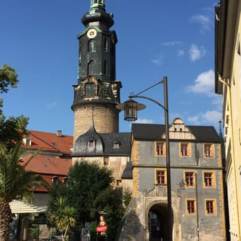 Residenzschloss Weimar - Schlossturm mit Toreinfahrt zum Innenhof - Castles Near Me - Weimar, TH