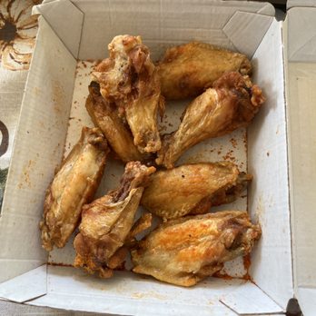 Buffalo Wild Wings - Dry wing rubs with very very little dry rub - American Near Me - Wayne, New Jersey