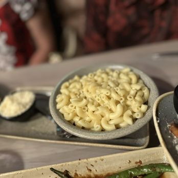 Moku Kitchen - Mac n cheese (for my picky eater) - Cocktail Bars Near Me - Honolulu, Hawaii