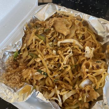 Thai Palms Restaurant - Pad Thai with chicken (dry but good flavor) - Thai Near Me - Desert Hot Springs, California Thai Palms Restaurant - Pad Thai with chicken (dry but good flavor) - Thai Near Me - Desert Hot Springs, California