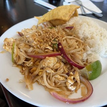 Yamato Asian Bistro - Pad Thai - Asian Fusion Near Me - Spencer, Massachusetts Yamato Asian Bistro - Pad Thai - Asian Fusion Near Me - Spencer, Massachusetts