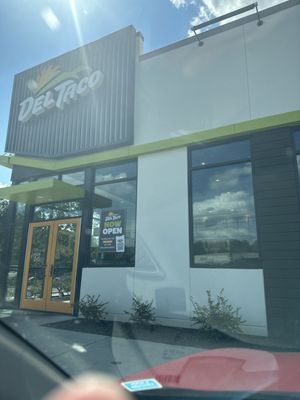 Del Taco by null