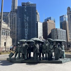 The Gentlemen Statues - The Gentlemen Statues Chicago