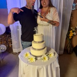 Buckshot’s Icehouse - Love Buckshots so much I had my wedding reception there!