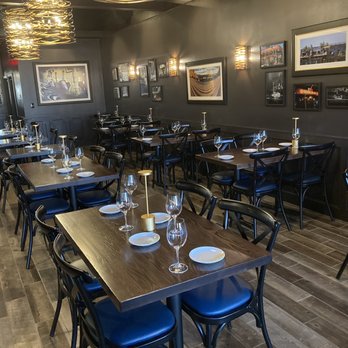Westchester - Dine-in ambience - New American Near Me - Chesterfield, Missouri