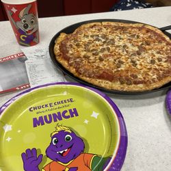 Chuck E. Cheese - Hamburger Pizza