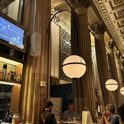 Marble Room Steaks and Raw Bar - Cool lighting
