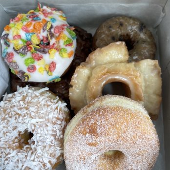 Vicky's Donuts - 1/2 dozen donuts! Apple fritter (hiding) Blueberry cake Fruity pebbles Old fashioned Coconut Sugar glazed - Donuts Near Me - Hawthorne, California Vicky's Donuts - 1/2 dozen donuts! Apple fritter (hiding) Blueberry cake Fruity pebbles Old fashioned Coconut Sugar glazed - Donuts Near Me - Hawthorne, California