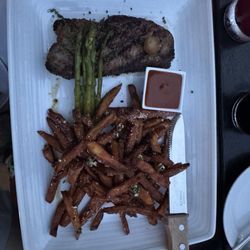 Paddy's Irish Pub & Restaurant - Sirloin, asparagus, fried sweet potato