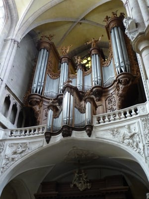 Cathédrale Saint-Bénigne de Dijon by null
